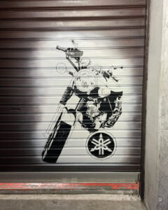 シャッターアート YAMAHA SR400 エアブラシアート シャッターアート YAMAHA SR400